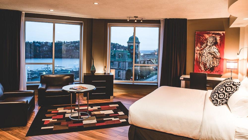 Hotel Chicoutimi, Affilie A Hyvi